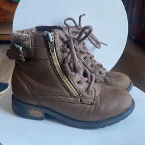 Girls boots - size 11
